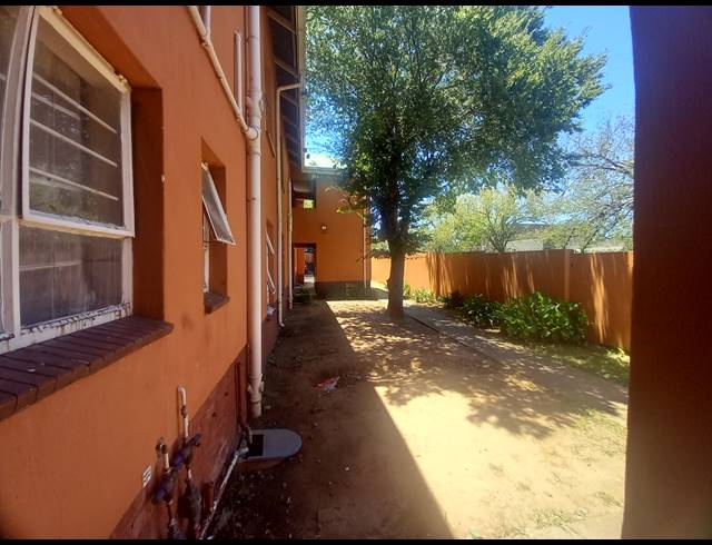 3 BEDROOM APARTMENT FOR SALE IN BOKSBURG CENTRAL